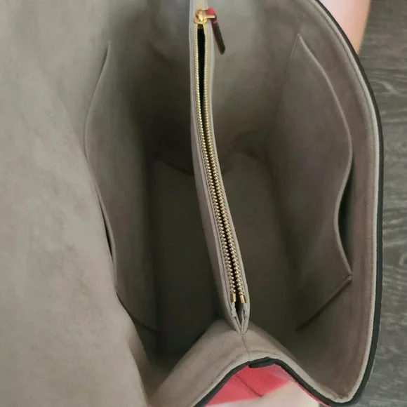 LOUIS VUITTON BAG - Picture 6 of 7